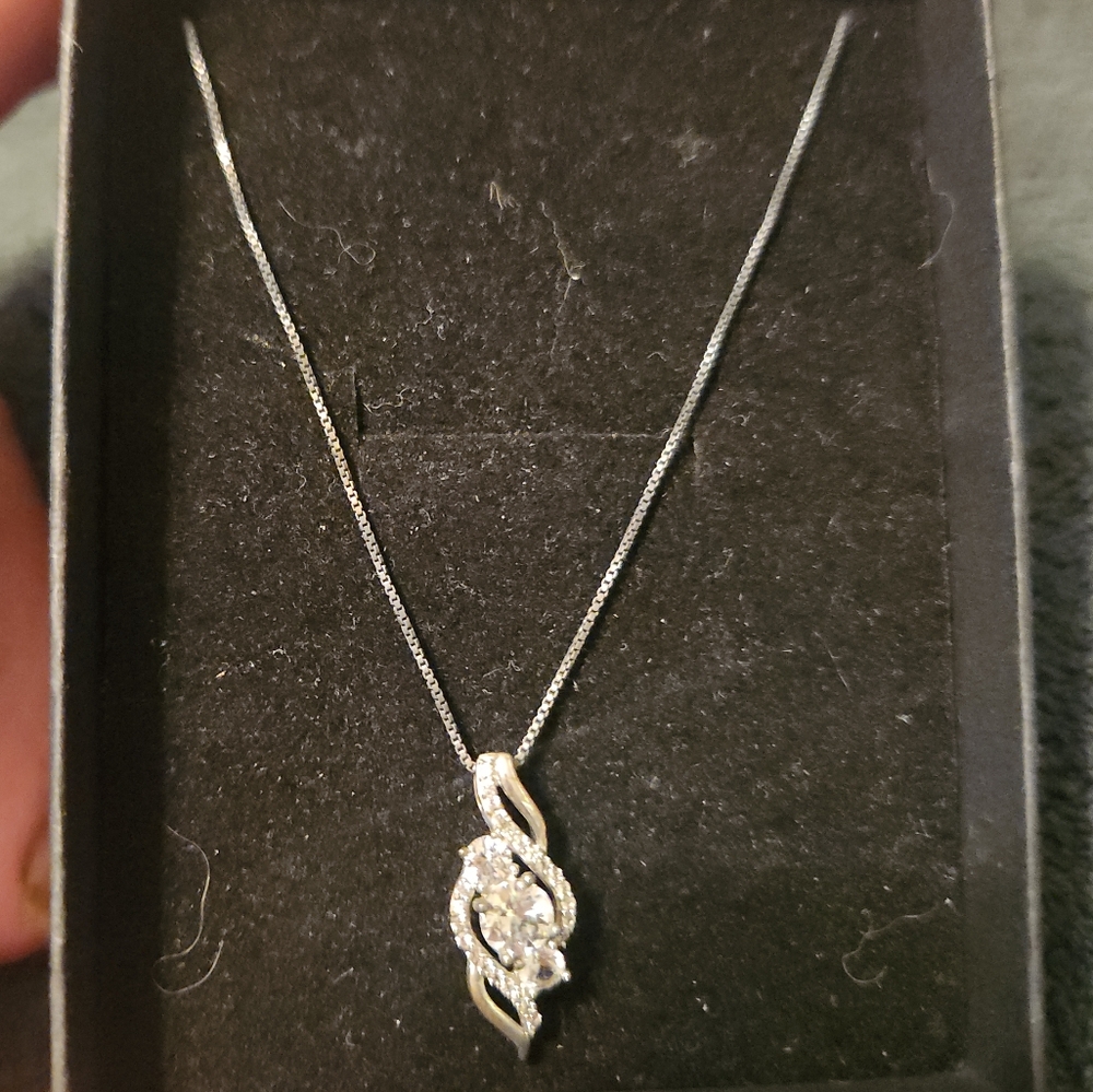 White sapphire twist necklace